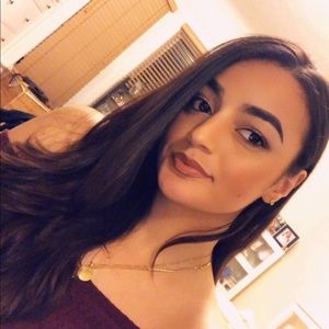 Meet your Posher, Selina